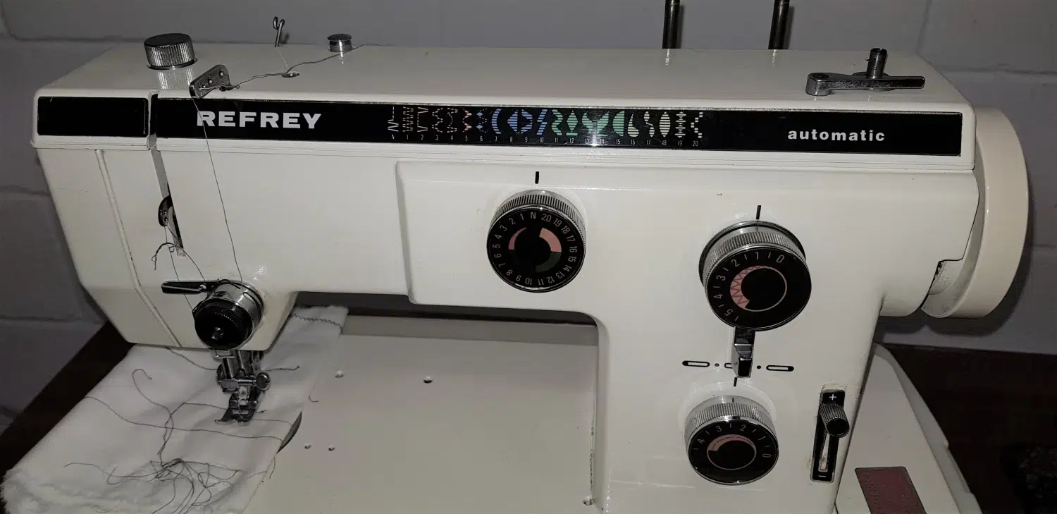 Macchina da cucire automatica Refrey 527, altra vista